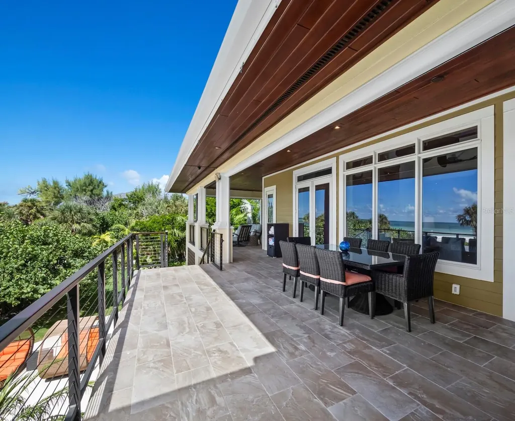 26 Sandy Hook Road N Sarasota FL 34242