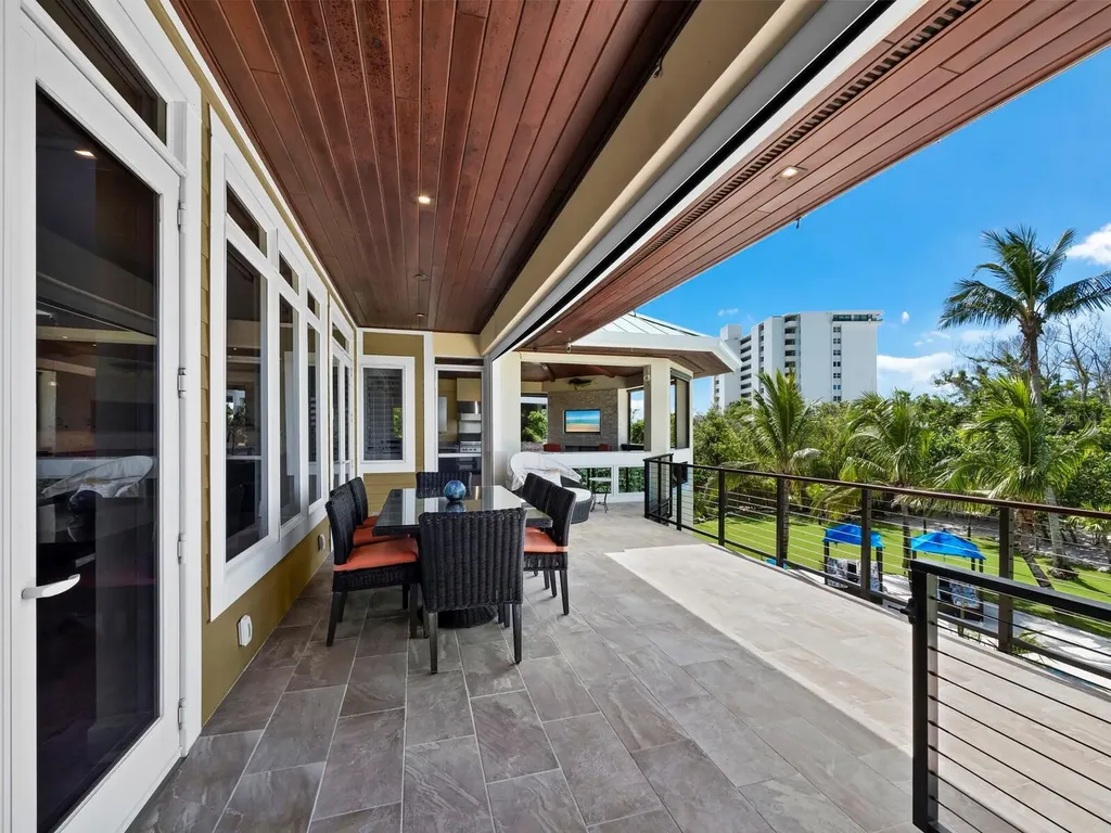26 Sandy Hook Road N Sarasota FL 34242