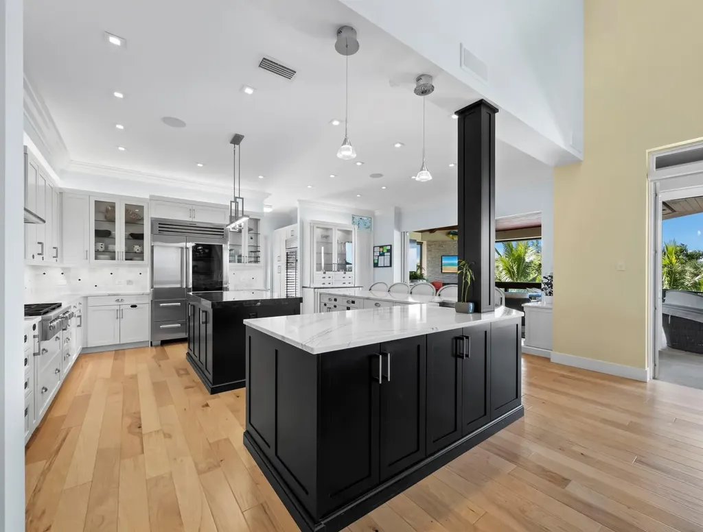 26 Sandy Hook Road N Sarasota FL 34242