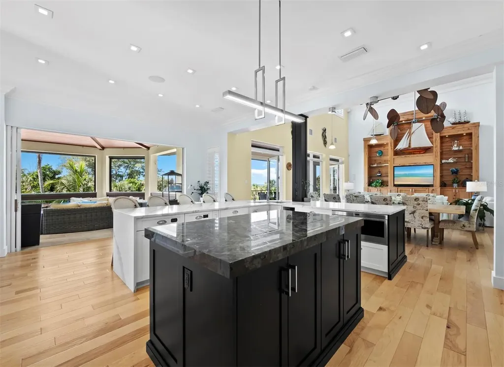 26 Sandy Hook Road N Sarasota FL 34242