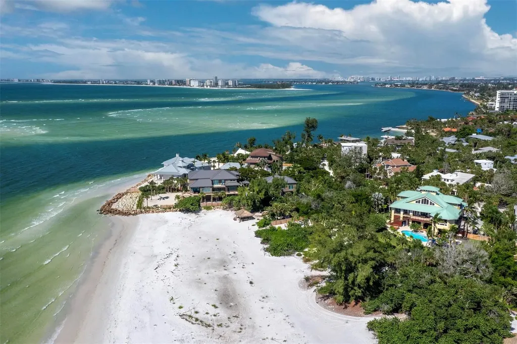 26 Sandy Hook Road N Sarasota FL 34242
