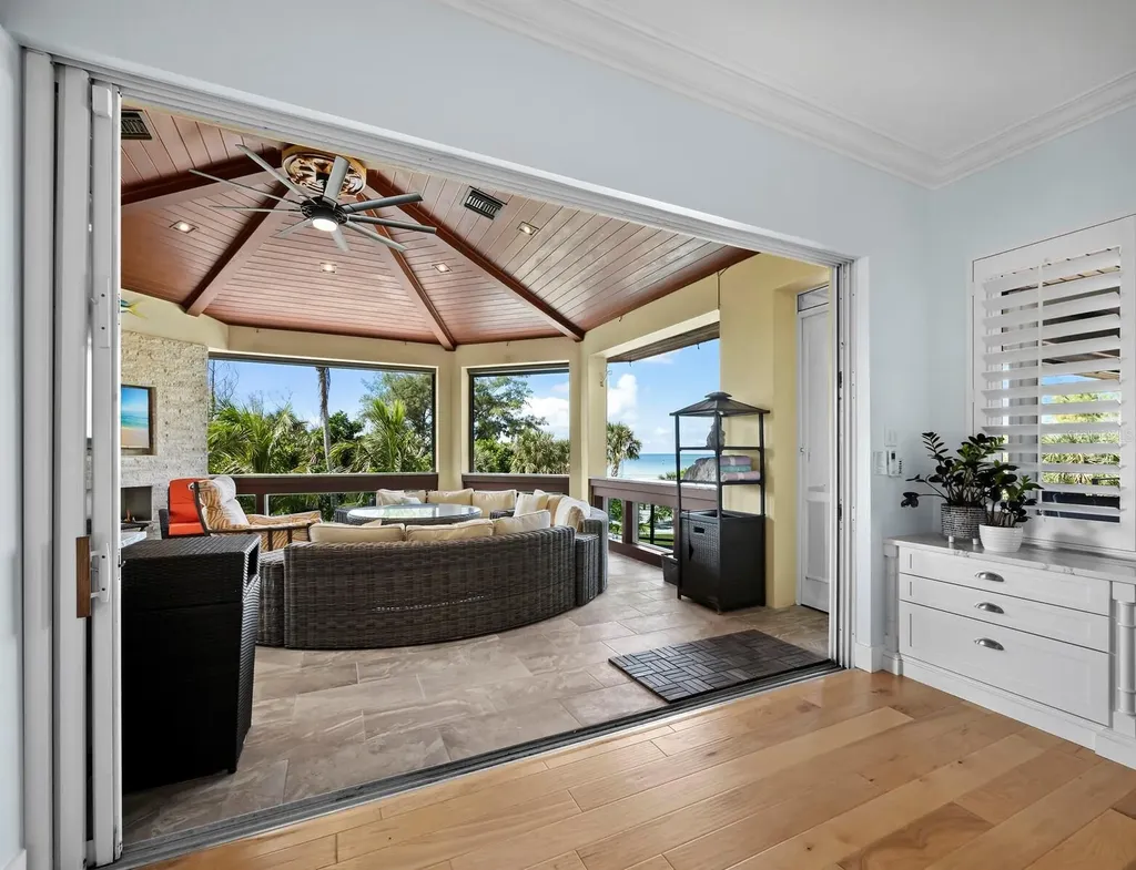 26 Sandy Hook Road N Sarasota FL 34242