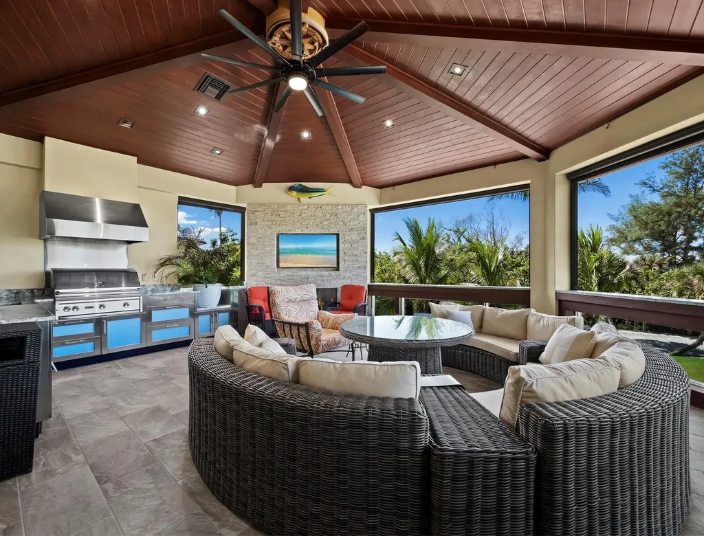 26 Sandy Hook Road N Sarasota FL 34242