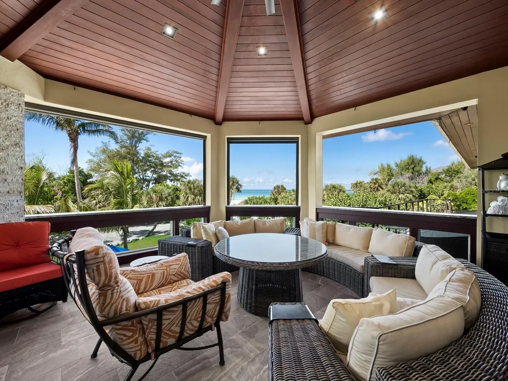 26 Sandy Hook Road N Sarasota FL 34242