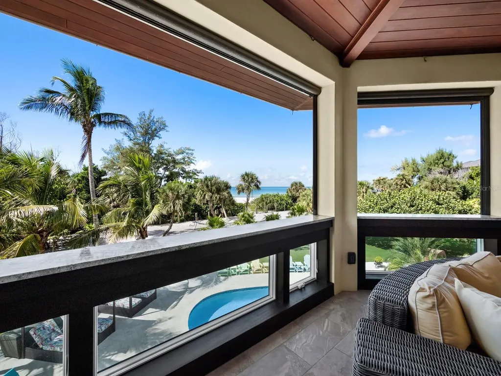 26 Sandy Hook Road N Sarasota FL 34242