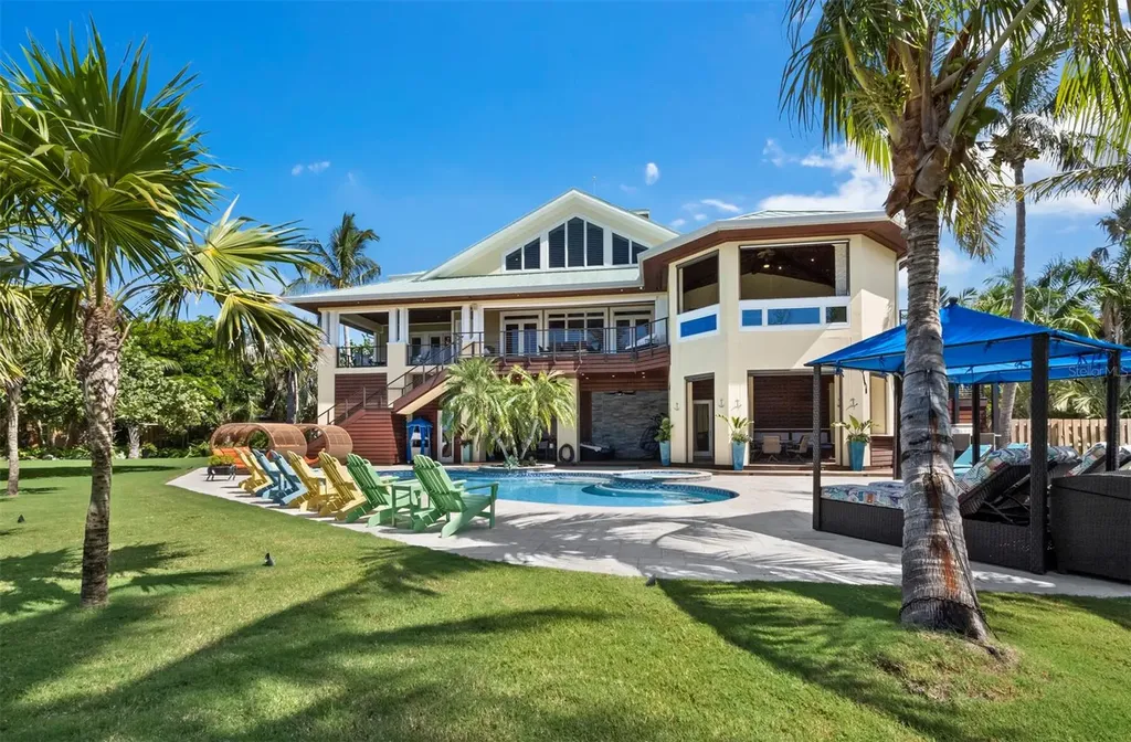 26 Sandy Hook Road N Sarasota FL 34242
