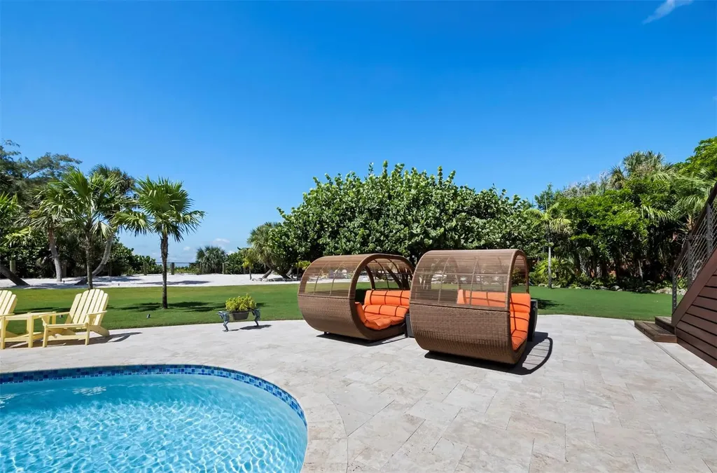 26 Sandy Hook Road N Sarasota FL 34242