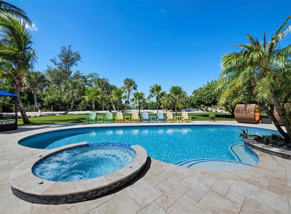 26 Sandy Hook Road N Sarasota FL 34242