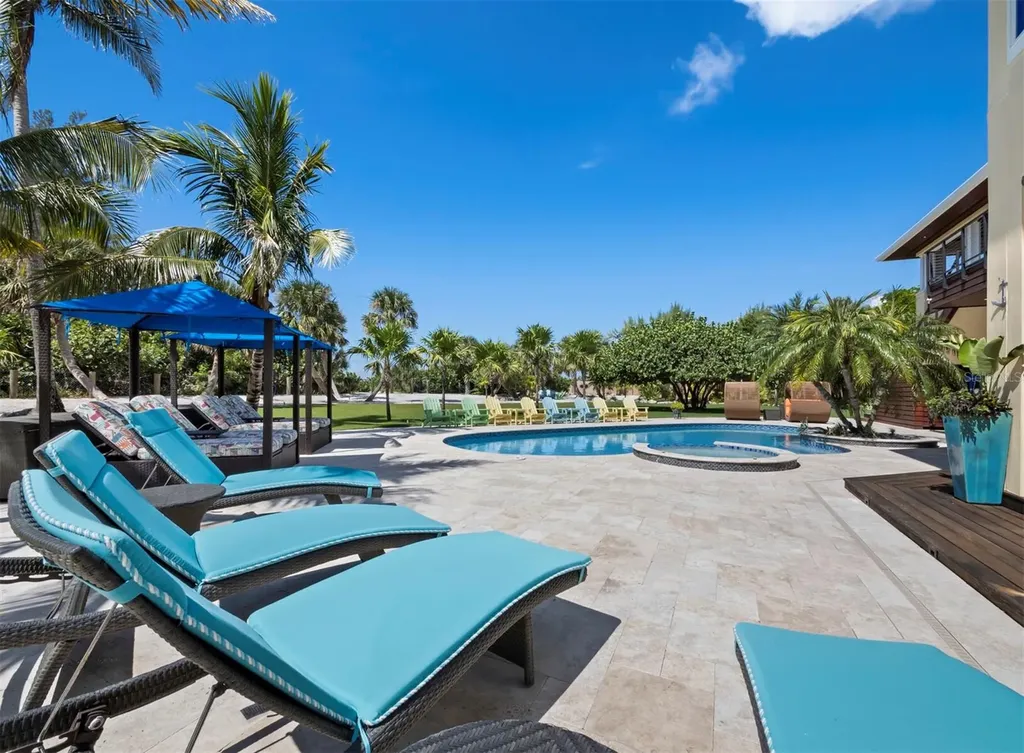 26 Sandy Hook Road N Sarasota FL 34242