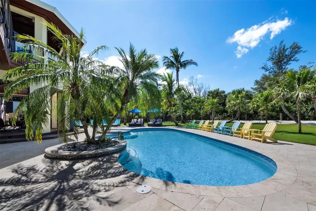 26 Sandy Hook Road N Sarasota FL 34242