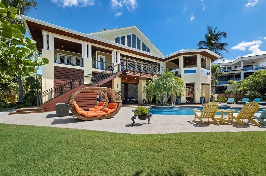 26 Sandy Hook Road N Sarasota FL 34242