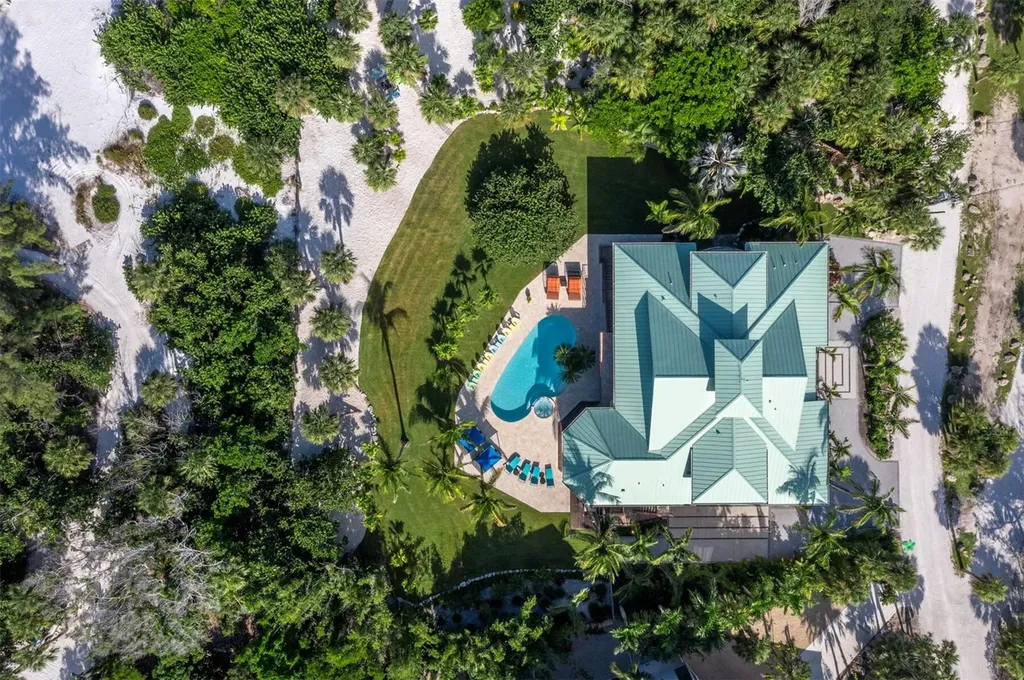 26 Sandy Hook Road N Sarasota FL 34242