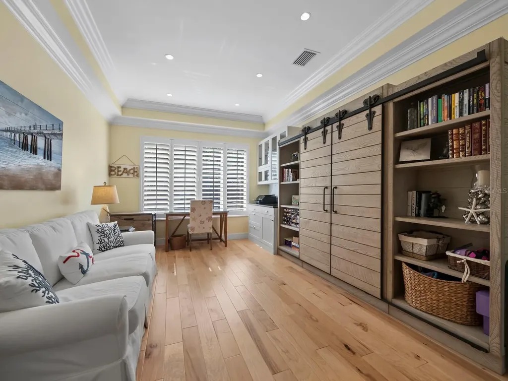 26 Sandy Hook Road N Sarasota FL 34242