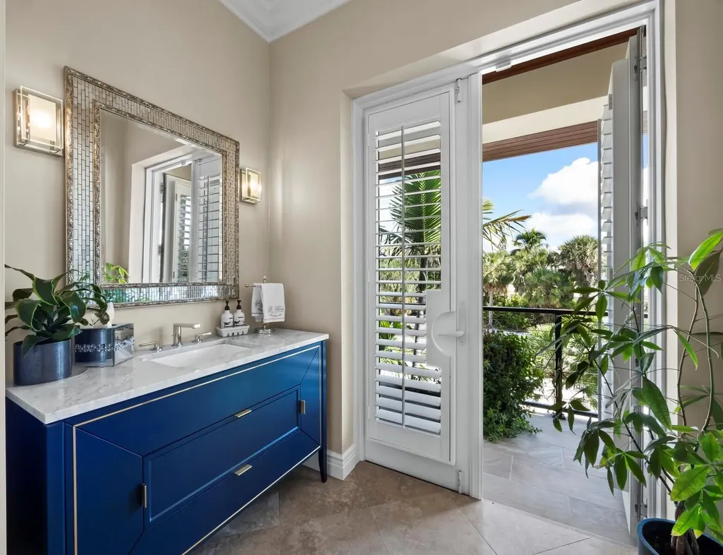 26 Sandy Hook Road N Sarasota FL 34242