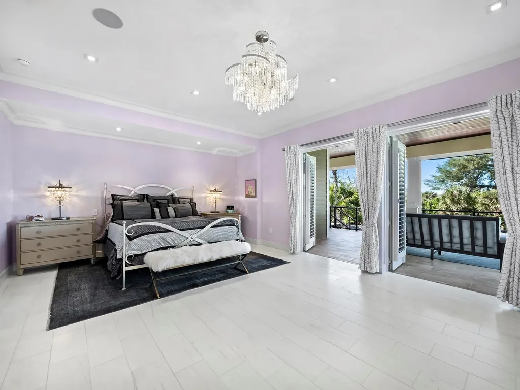 26 Sandy Hook Road N Sarasota FL 34242