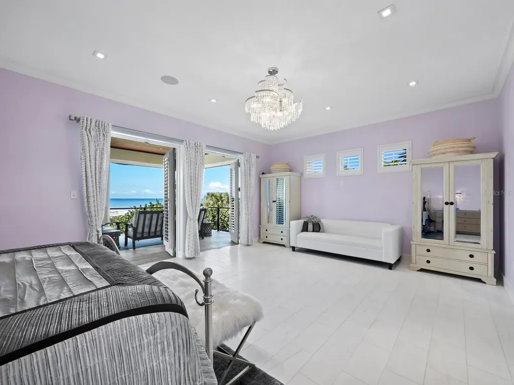 26 Sandy Hook Road N Sarasota FL 34242