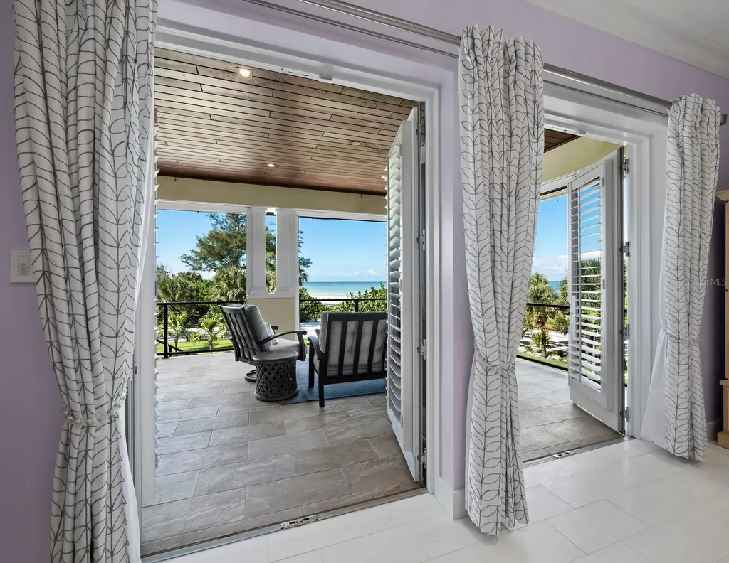 26 Sandy Hook Road N Sarasota FL 34242