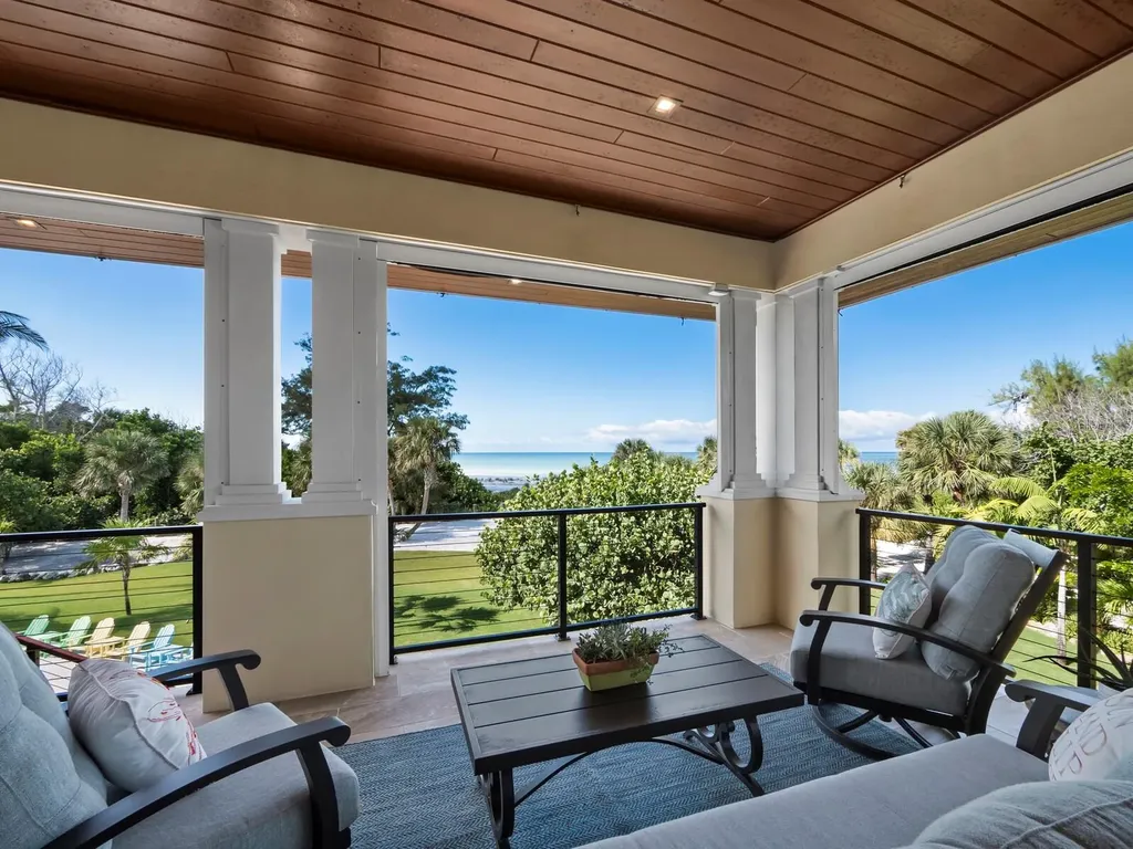 26 Sandy Hook Road N Sarasota FL 34242