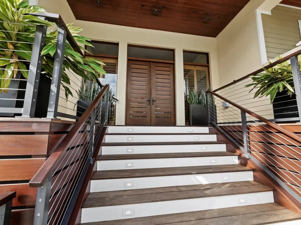 26 Sandy Hook Road N Sarasota FL 34242
