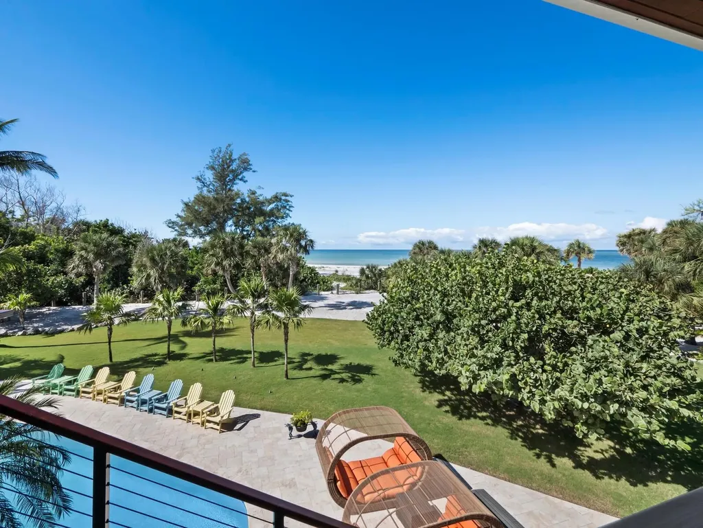 26 Sandy Hook Road N Sarasota FL 34242