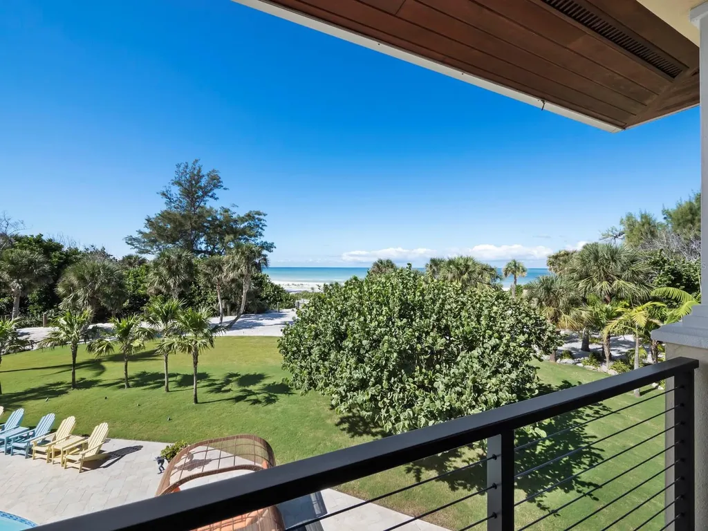 26 Sandy Hook Road N Sarasota FL 34242