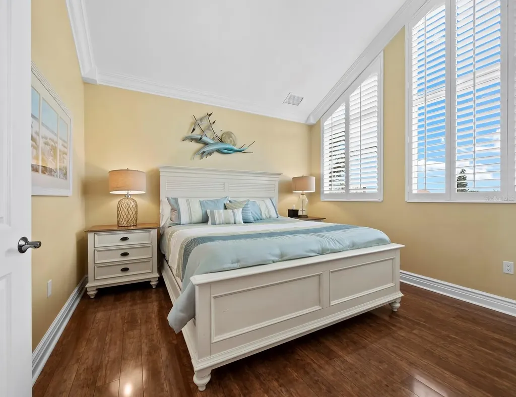 26 Sandy Hook Road N Sarasota FL 34242