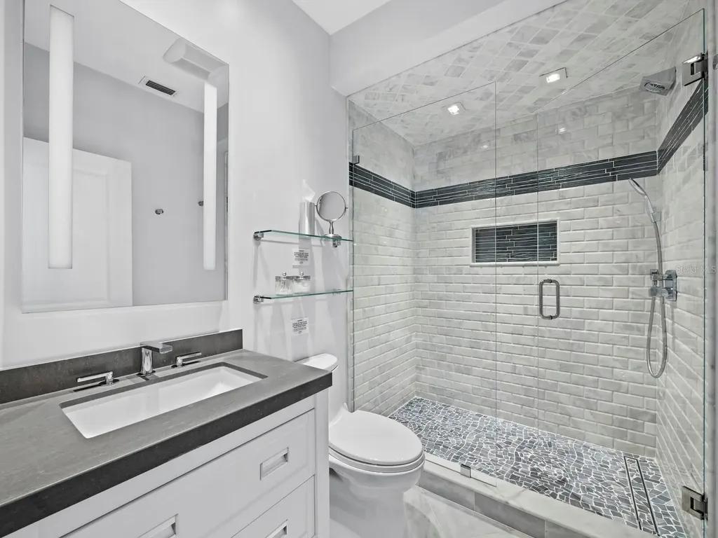 26 Sandy Hook Road N Sarasota FL 34242