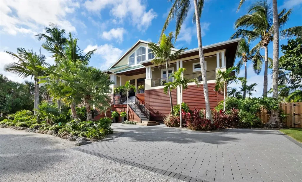 26 Sandy Hook Road N Sarasota FL 34242