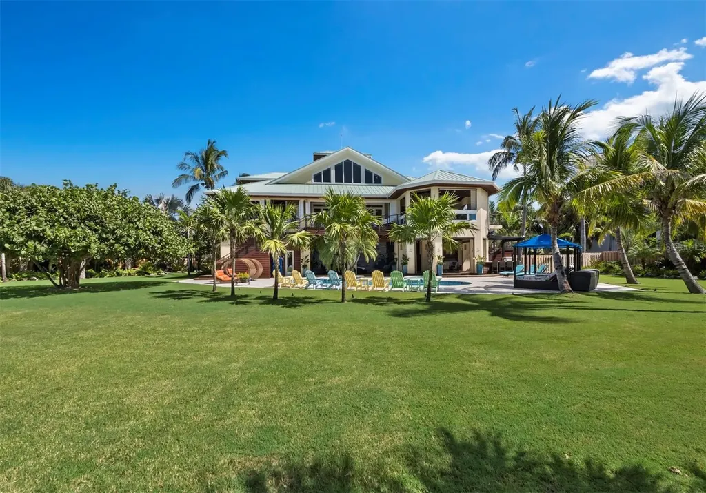 26 Sandy Hook Road N Sarasota FL 34242