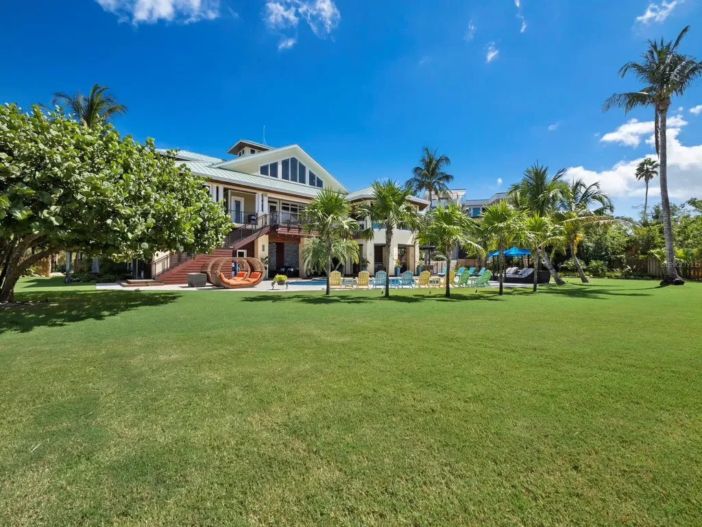 26 Sandy Hook Road N Sarasota FL 34242