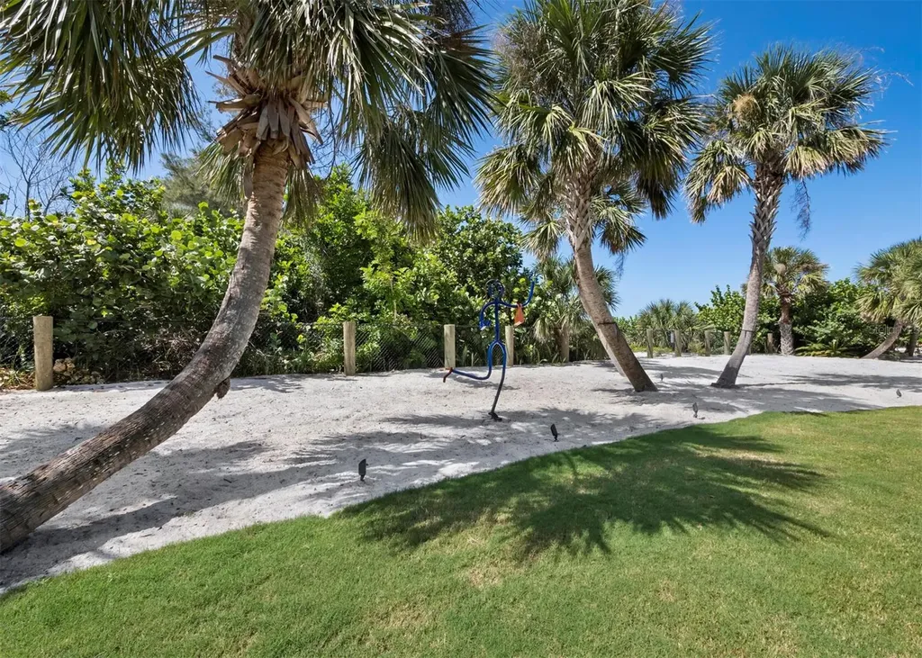 26 Sandy Hook Road N Sarasota FL 34242