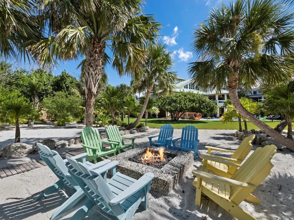 26 Sandy Hook Road N Sarasota FL 34242