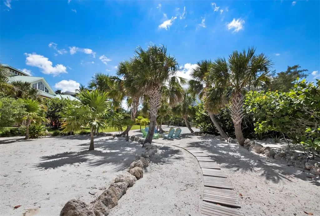 26 Sandy Hook Road N Sarasota FL 34242