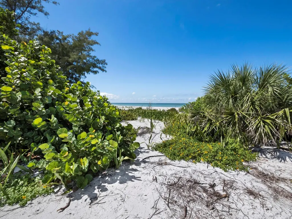 26 Sandy Hook Road N Sarasota FL 34242