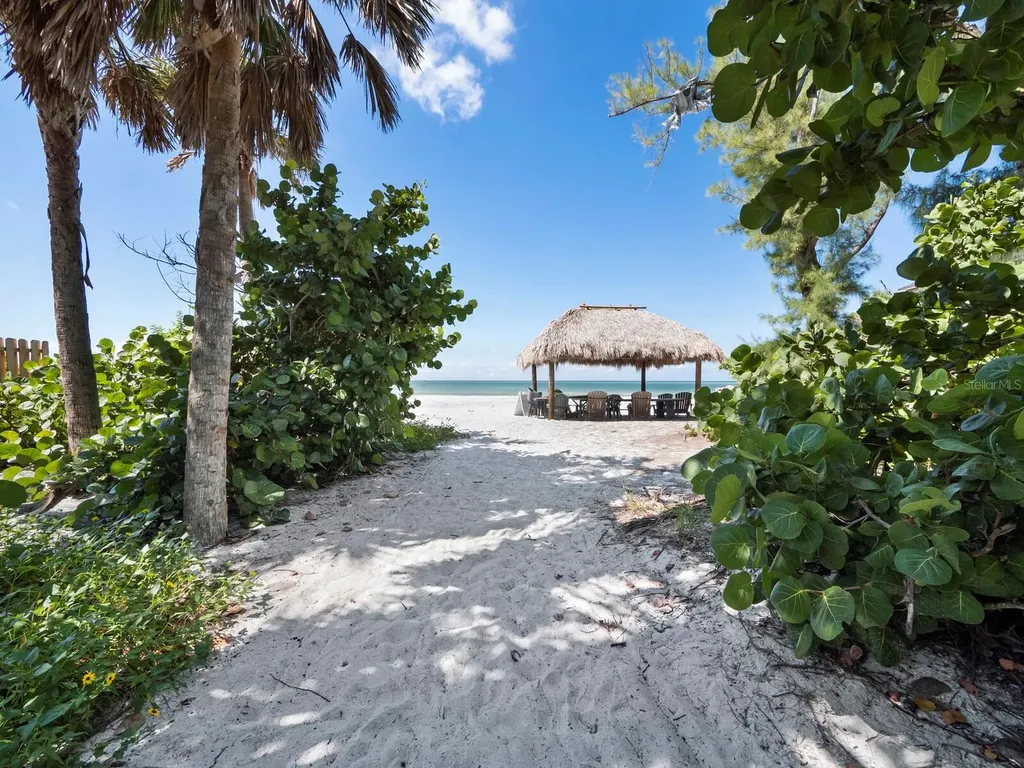 26 Sandy Hook Road N Sarasota FL 34242