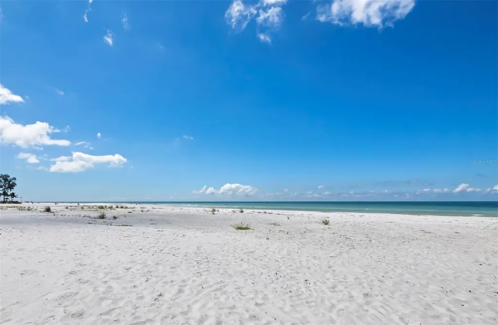 26 Sandy Hook Road N Sarasota FL 34242