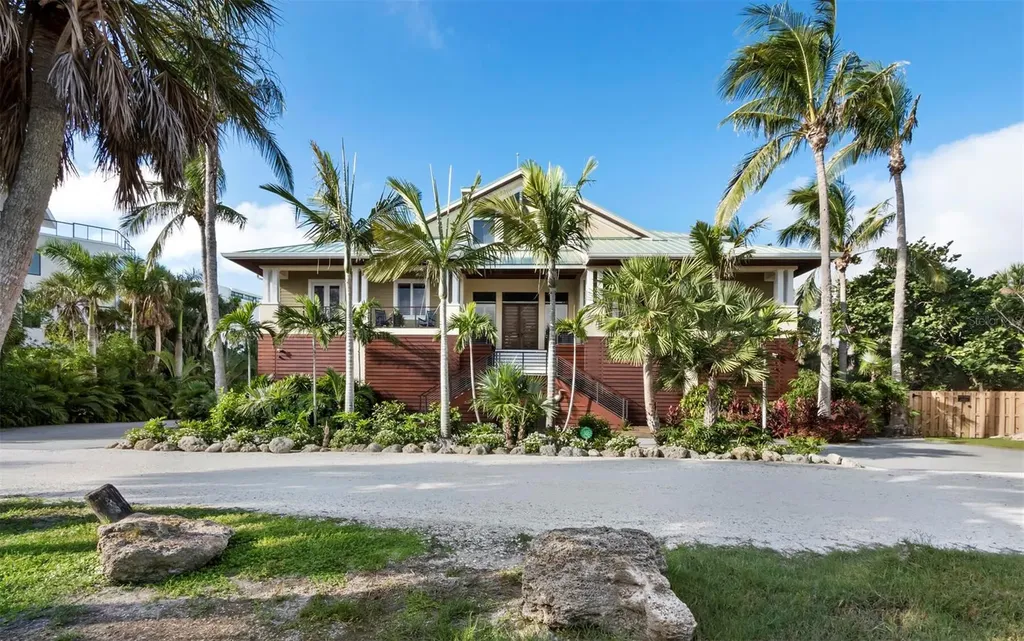 26 Sandy Hook Road N Sarasota FL 34242