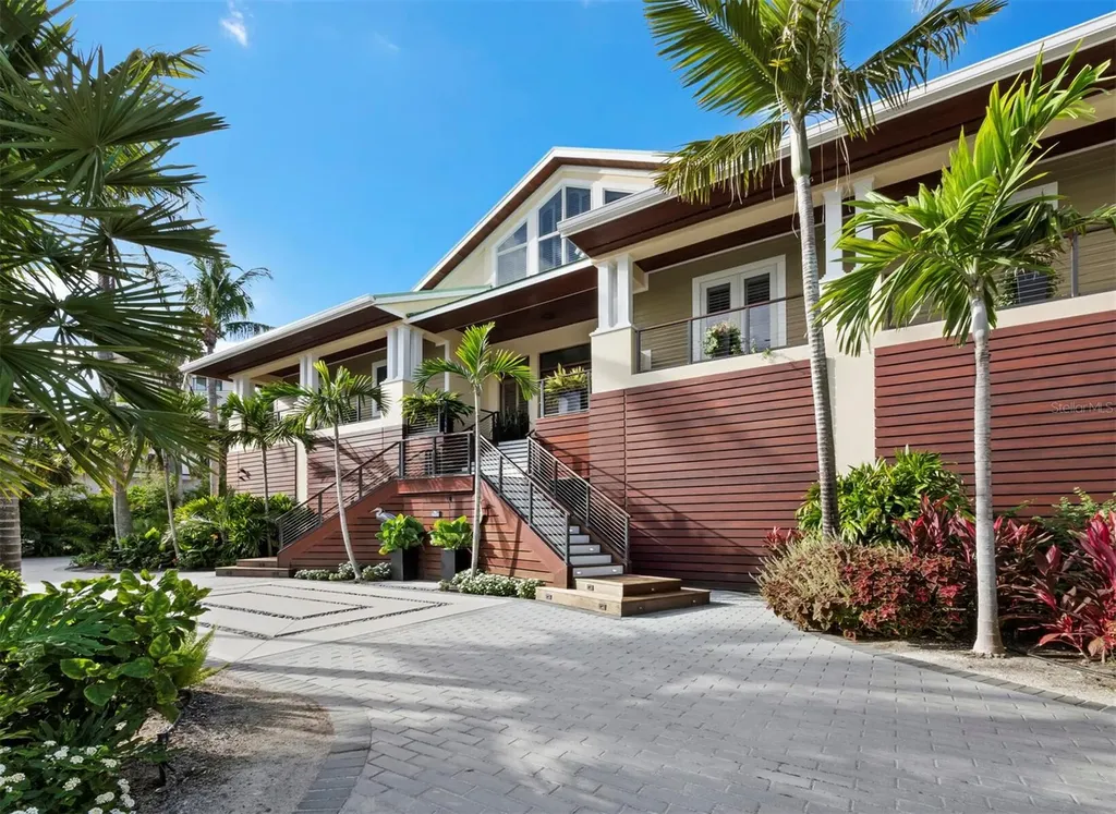 26 Sandy Hook Road N Sarasota FL 34242