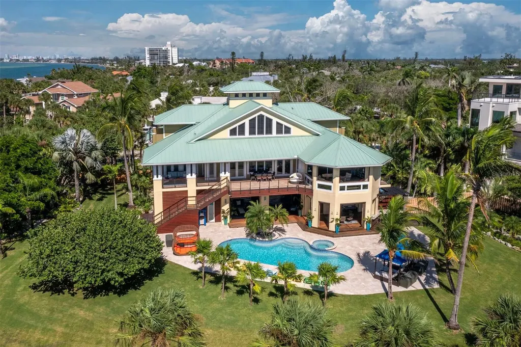 26 Sandy Hook Road N Sarasota FL 34242