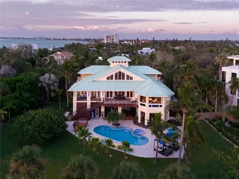 26 Sandy Hook Road N Sarasota FL 34242