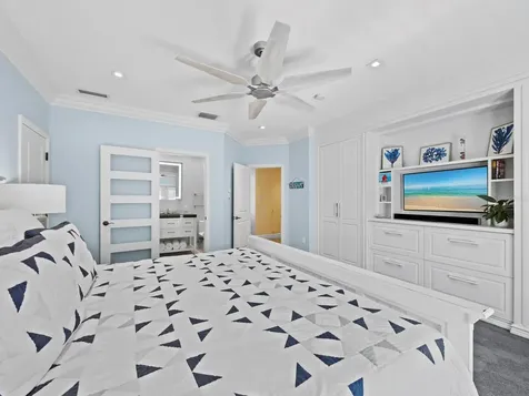 26 Sandy Hook Road N Sarasota FL 34242