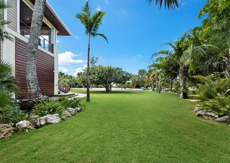 26 Sandy Hook Road N Sarasota FL 34242