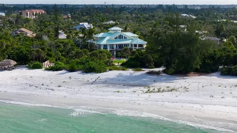 26 Sandy Hook Road N Sarasota FL 34242