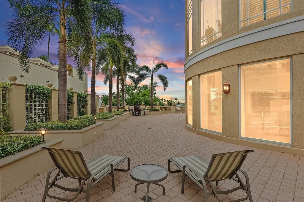 100 Beach Drive NE St Petersburg FL 33701
