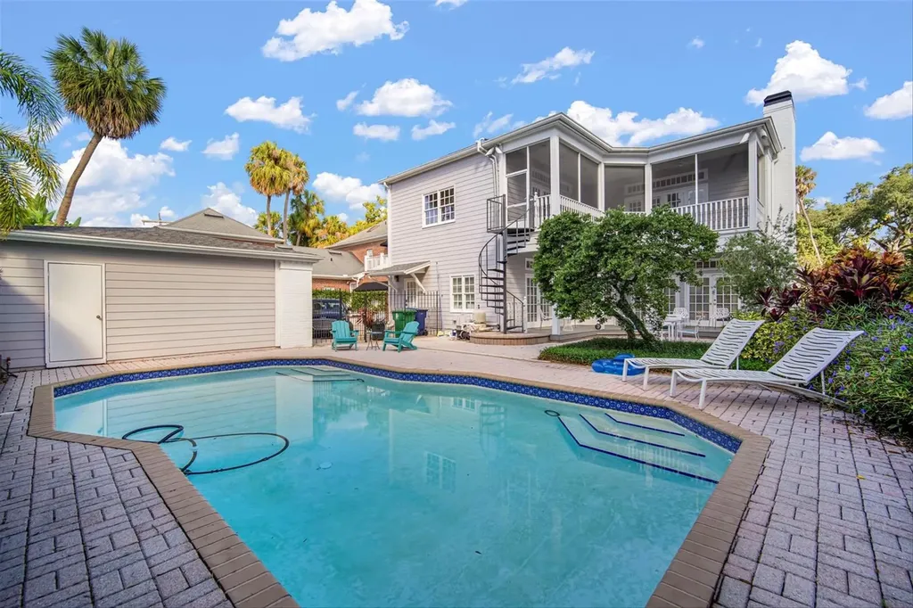 4318 W Azeele Street Tampa FL 33609