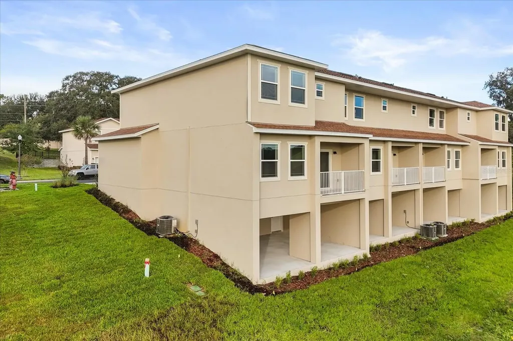 935 Lakefront Village Drive Clermont FL 34711