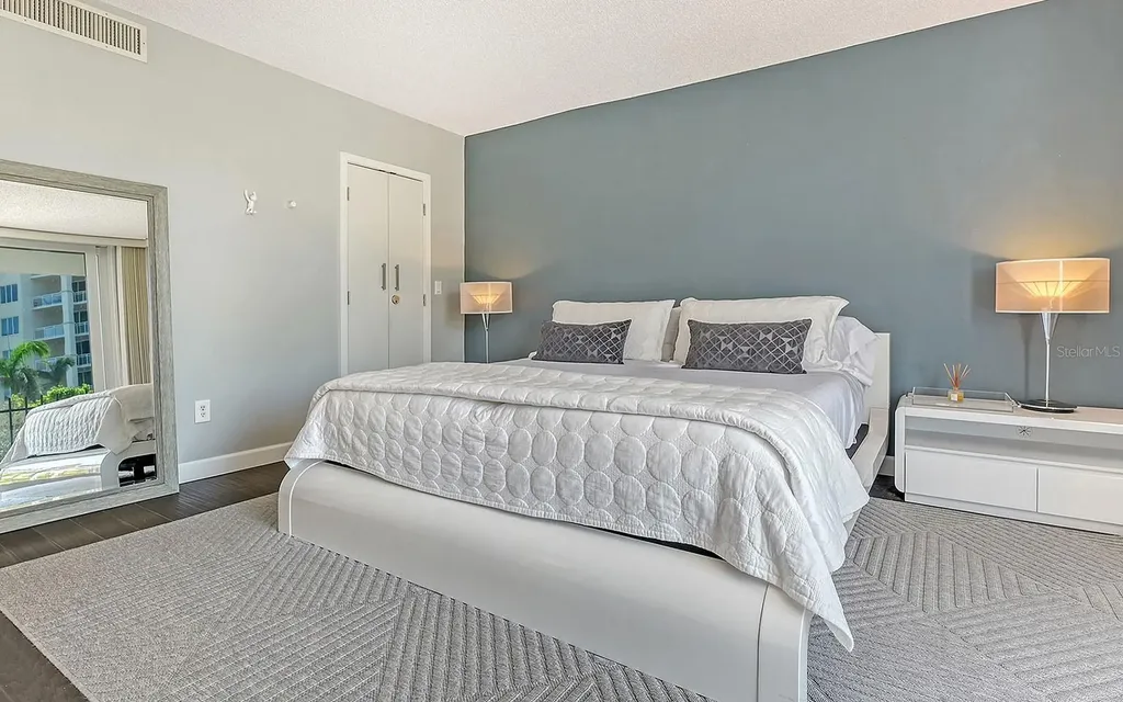1212 Benjamin Franklin Drive Sarasota FL 34236