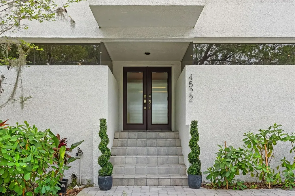 4522 W North B Street Tampa FL 33609