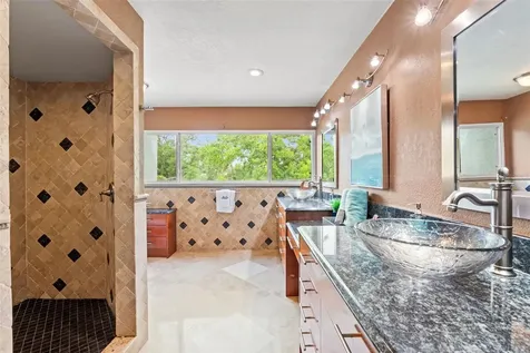 4522 W North B Street Tampa FL 33609