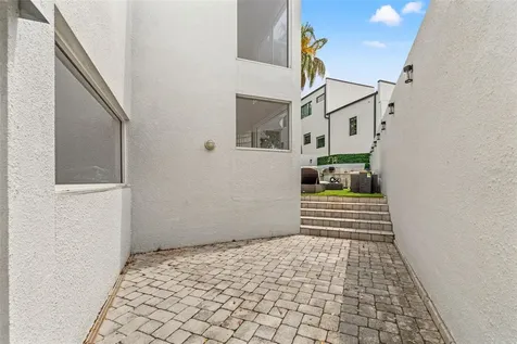 4522 W North B Street Tampa FL 33609